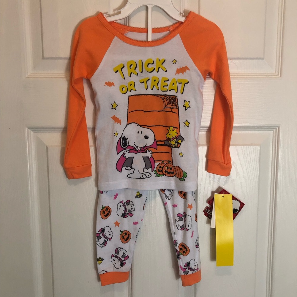 Peanuts Trick Or Treat Toddler Girls Pajama Set. Size 2T NEW WITH TAGS